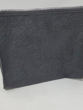 Stone Mountain Accessories Black Embossed Leather Belt Pouch